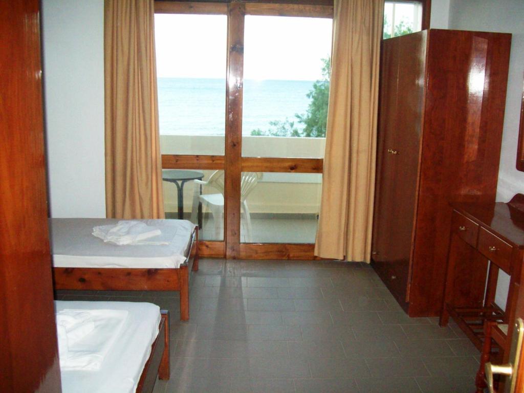 Kato Stalos Beach Kültér fotó